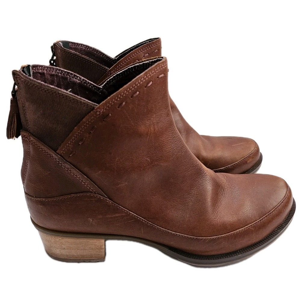 Chaco Cataluna Leather Ankle Booties Women 8 Ochre Brown JCH107490 $180